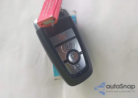 2025 Ford Maverick Xlt z USA, uszkodzony, nr VIN 3FTTW8H35SRB12806